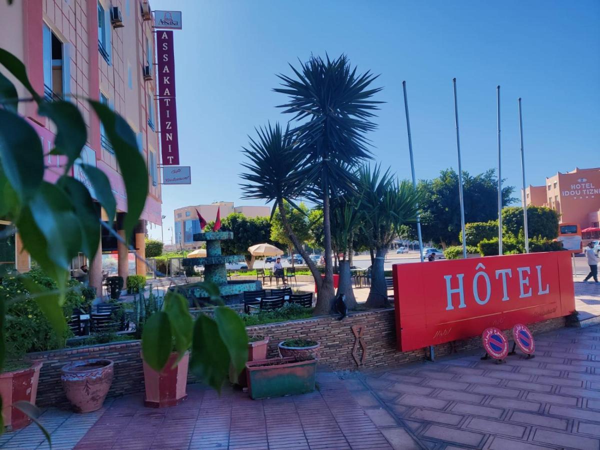 Hotel Cafe Restaurant Assaka ทิซนิท ภายนอก รูปภาพ