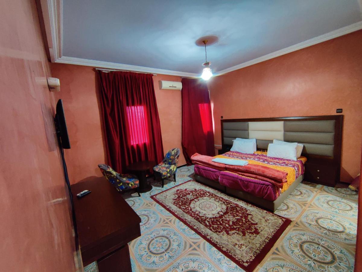 Hotel Cafe Restaurant Assaka ทิซนิท ภายนอก รูปภาพ